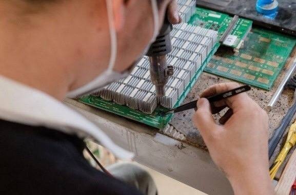 Майнеры теперь смогут ремонтировать свои ASIC-устройства в России
