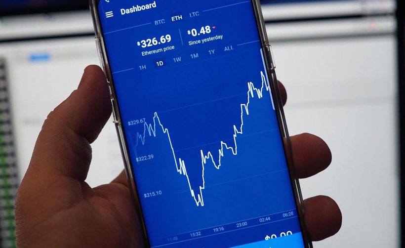 Coinbase опровергла слухи о получении разрешения от SEC на покупку брокерских компаний