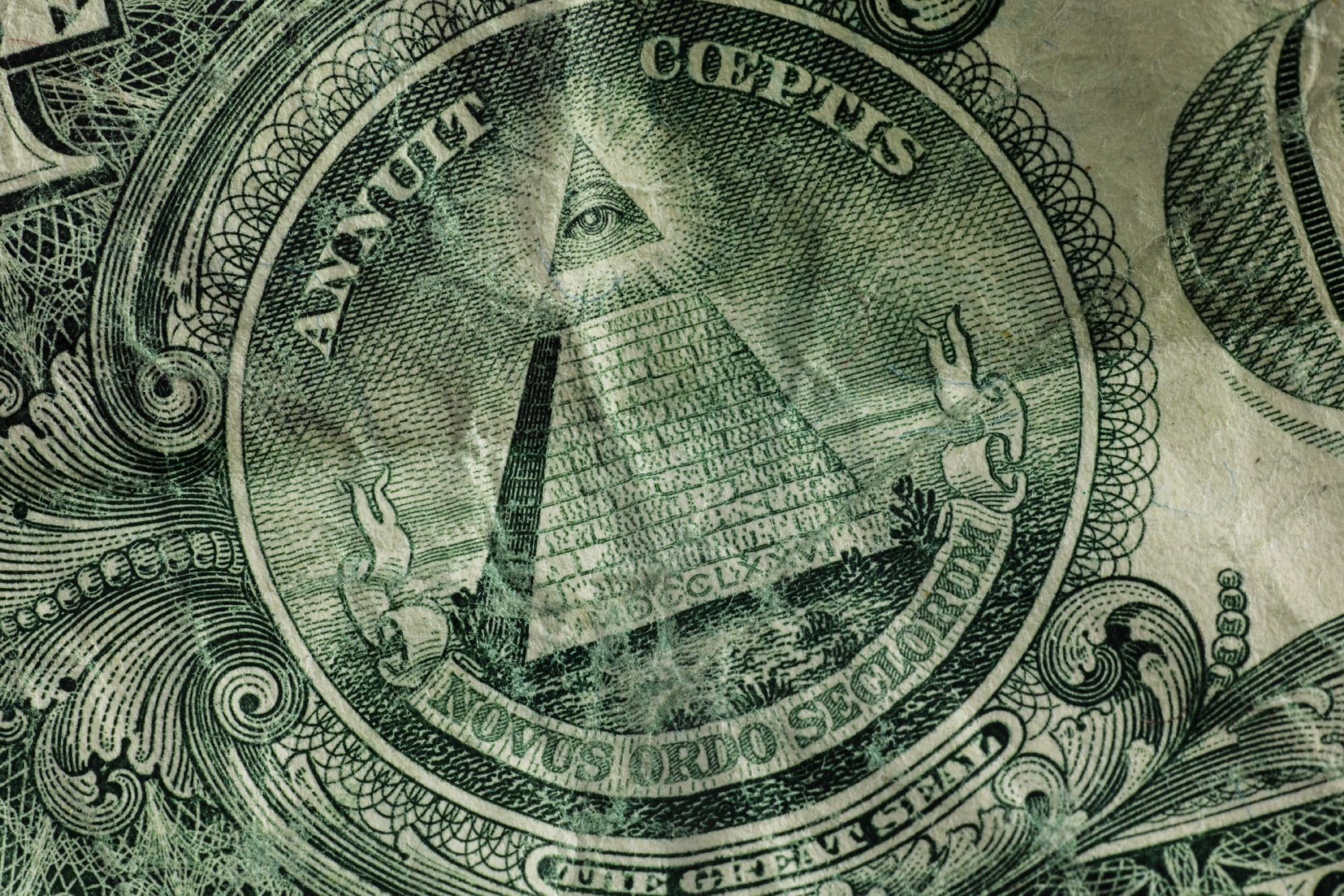 Пирамида на долларе
