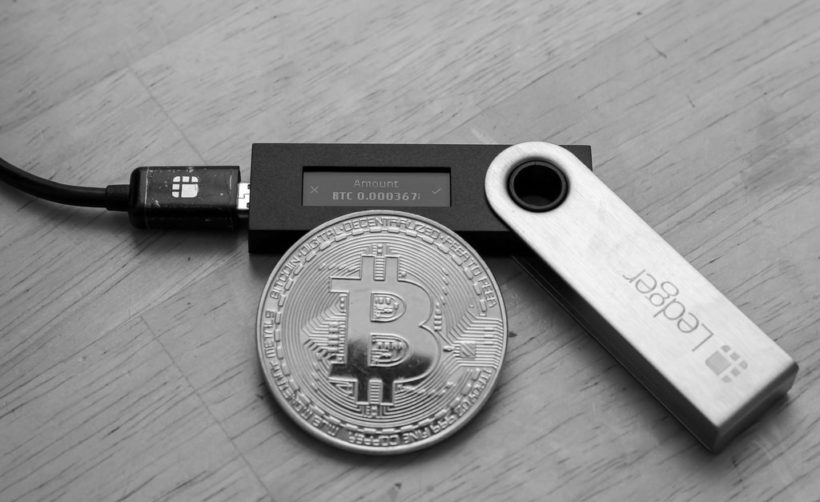 Wallet.fail обнаружили уязвимость в аппаратных криптокошельках Trezor и Ledger