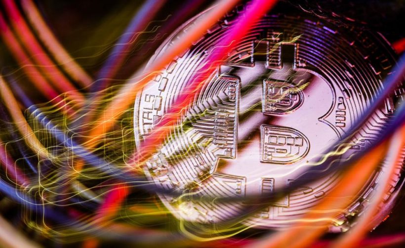 После обвала биткоина объемы переводов средств на криптовалютные платформы снизились на треть